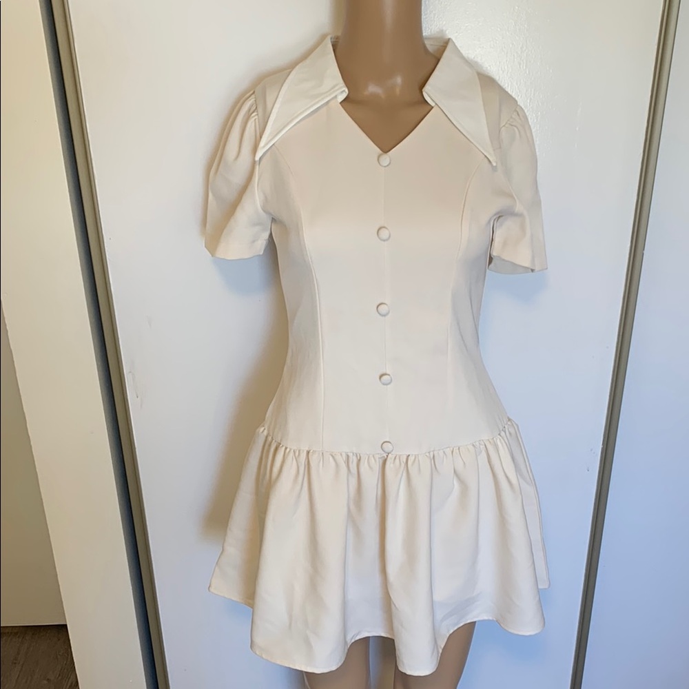Cream vintage babydoll style Pleated Mini dress with Notched Collar Size : Small